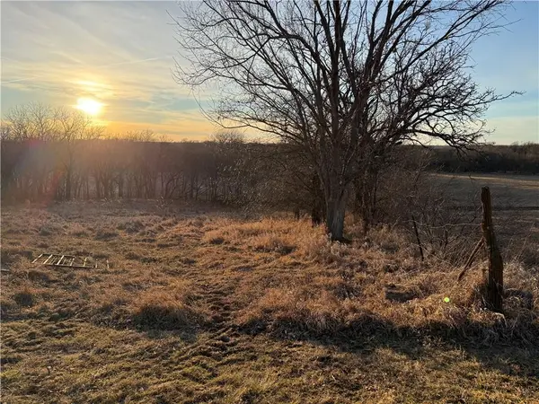 Nighthawk RD, Hiawatha, KS 66434