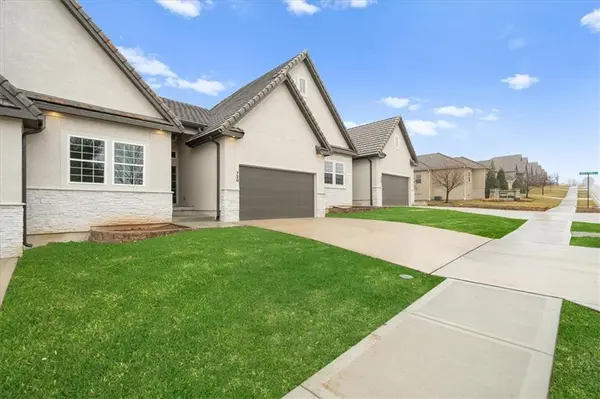 720 NE Lone Hill DR #B, Lee's Summit, MO 64064