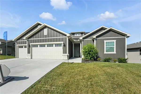 1493 N 162nd TER, Basehor, KS 66007