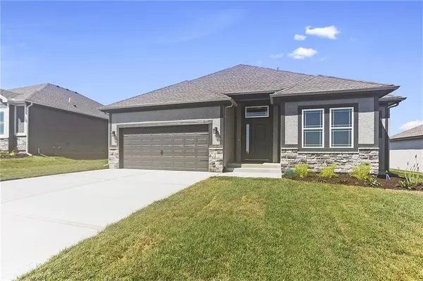 11456 N Auburndale CIR, Kansas City, MO 64157