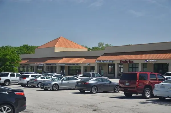 7801-7835 N Oak Trafficway, Kansas City, MO 64118