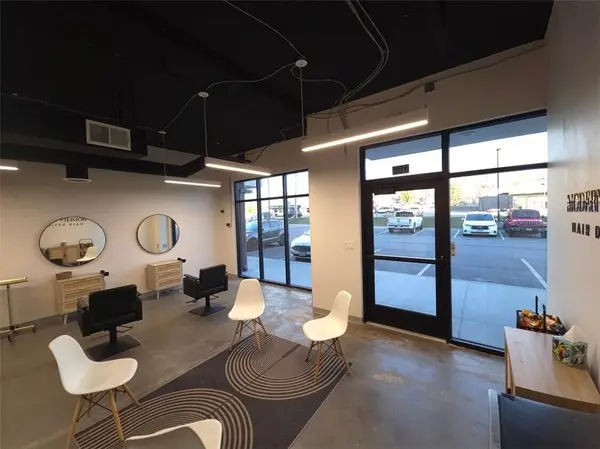 7510 N Oak Trafficway, Gladstone, MO 64118