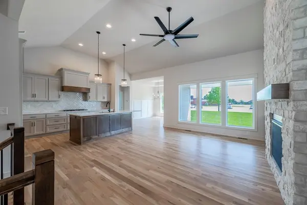 24915 W 112th ST, Olathe, KS 66061