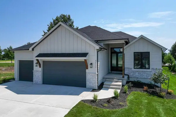 24915 W 112th ST, Olathe, KS 66061