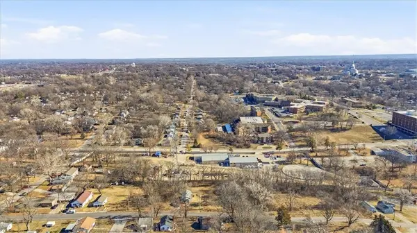 1015 S Scott AVE, Independence, MO 64054