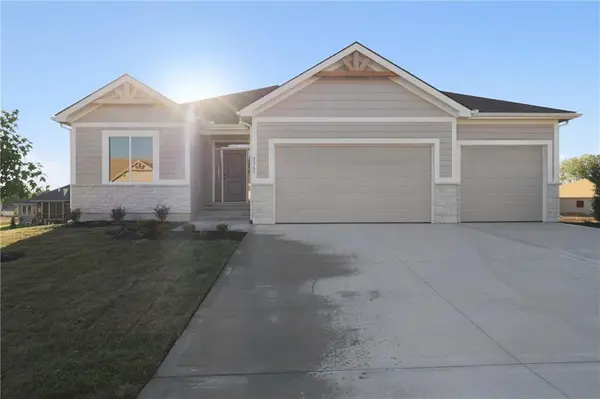 2368 NE Colonnade AVE, Blue Springs, MO 64029