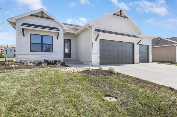 7920 SE Hoot Owl ST, Blue Springs, MO 64014
