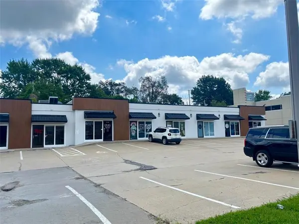 11109-11129 N Oak Trafficway, Kansas City, MO 64115