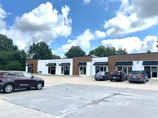 11109-11129 N Oak Trafficway, Kansas City, MO 64115