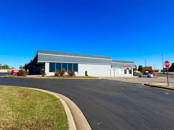18675 E 39th ST, Independence, MO 64057