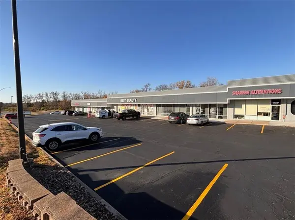 18675 E 39th ST, Independence, MO 64057