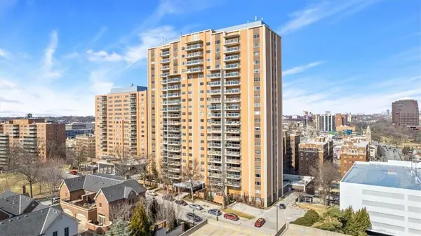 121 W 48th ST #1504, Kansas City, MO 64112