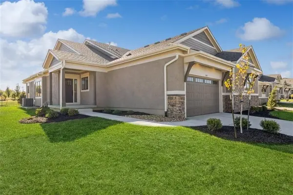 11411 S Waterford DR, Olathe, KS 66061
