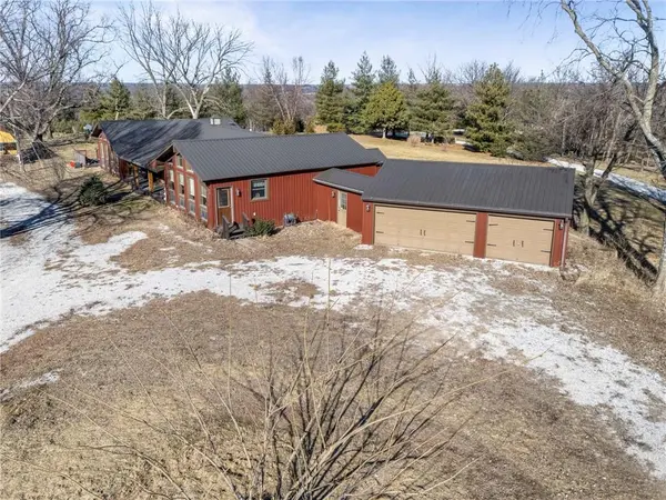 8046 Southpoint DR, Camden, MO 64017