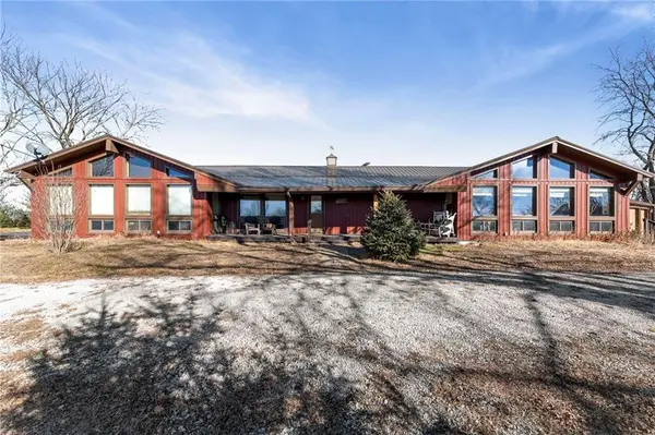 8046 Southpoint DR, Camden, MO 64017