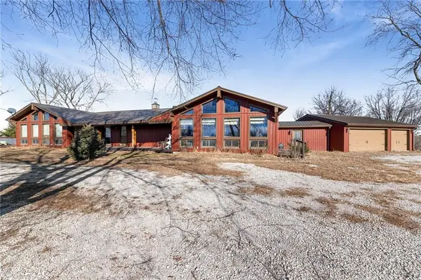 8046 Southpoint DR, Camden, MO 64017