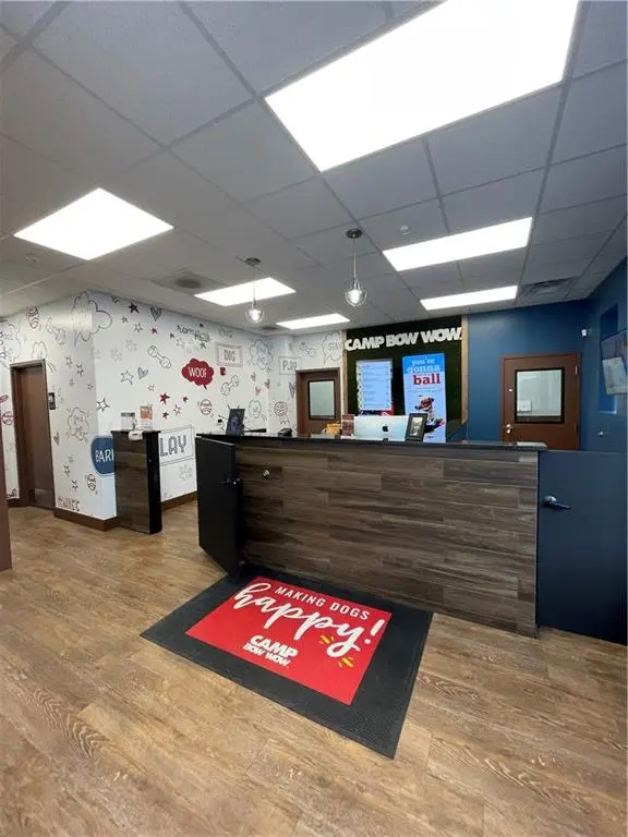 18-20 Westport RD, Kansas City, MO 64111