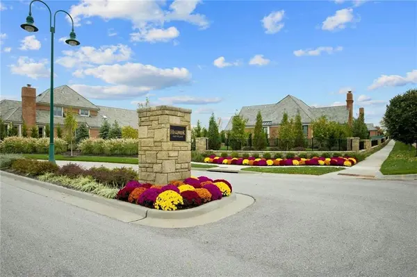 11417 Cambridge RD, Leawood, KS 66211