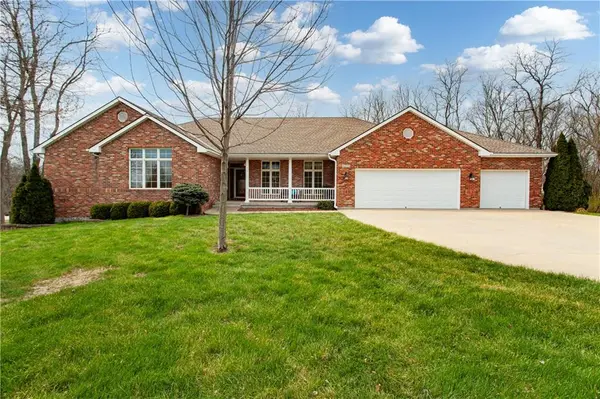 4203 SE Willow Ridge CT, Blue Springs, MO 64014