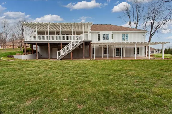 4203 SE Willow Ridge CT, Blue Springs, MO 64014