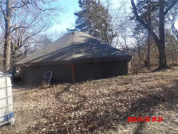 5 & 9 Walnut DR, Mound City, KS 66056