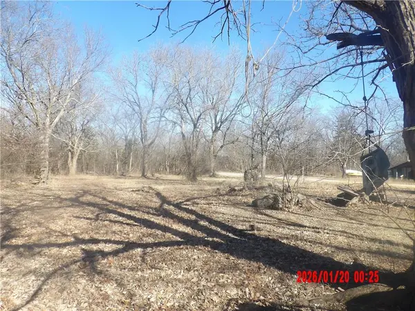 5 & 9 Walnut DR, Mound City, KS 66056