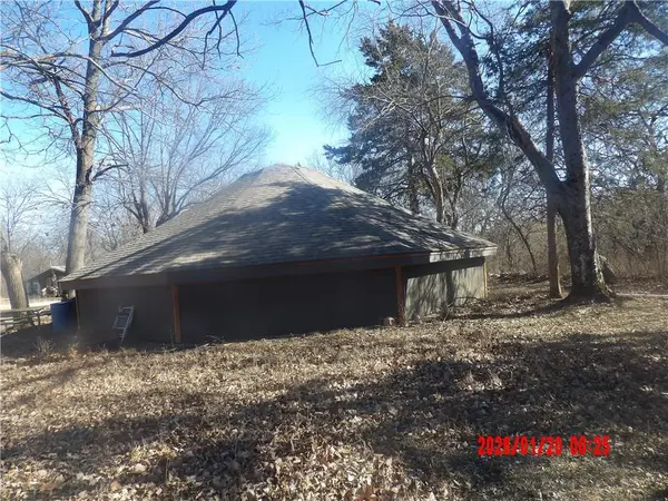 5 & 9 Walnut DR, Mound City, KS 66056