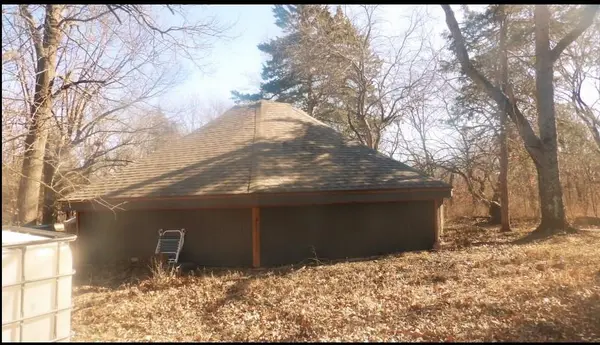 5 & 9 Walnut DR, Mound City, KS 66056