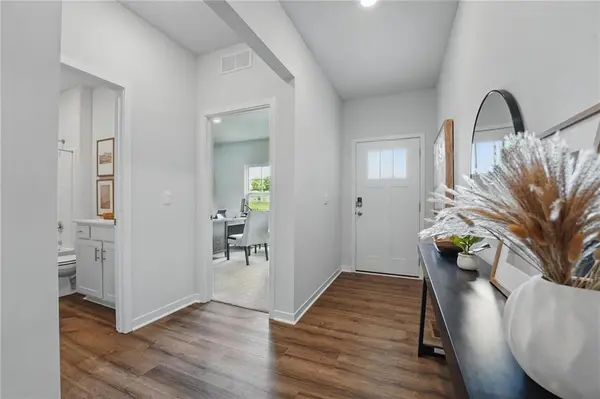 2112 Creek View LN, Raymore, MO 64083