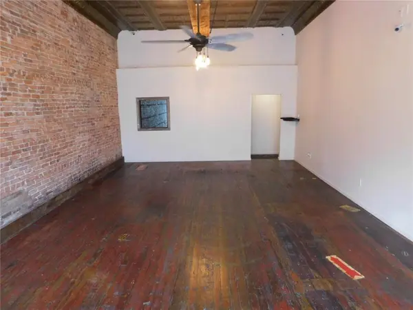109 W 4th ST, Pittsburg, KS 66762