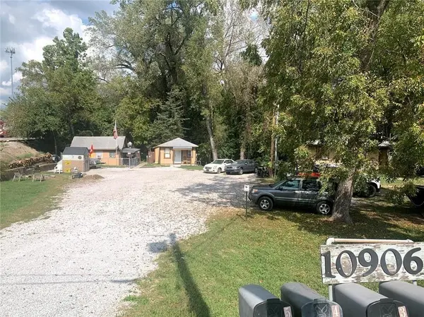 10906 E Truman RD, Independence, MO 64052