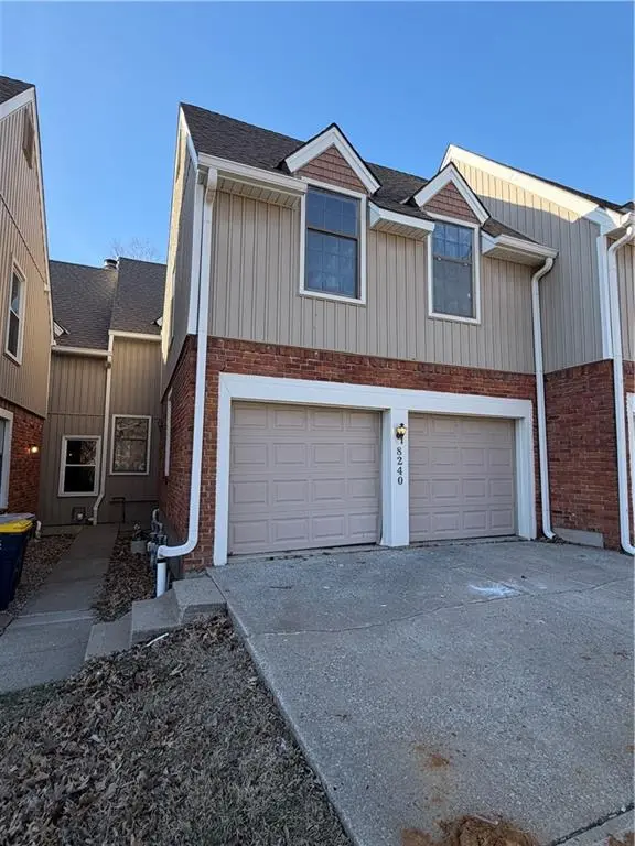 8240 NW Birch LN, Kansas City, MO 64151