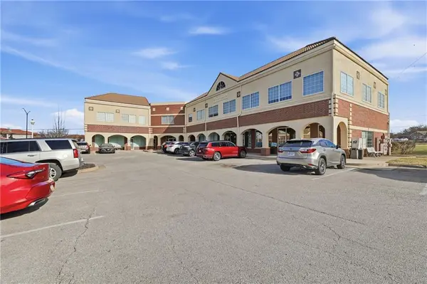 12710 S Pflumm RD, Olathe, KS 66062