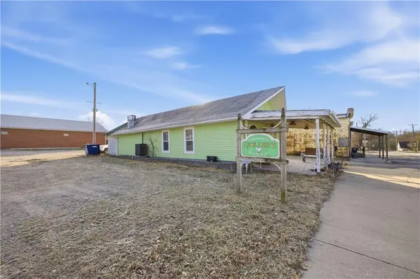 301 N Main ST, Stewartsville, MO 64429