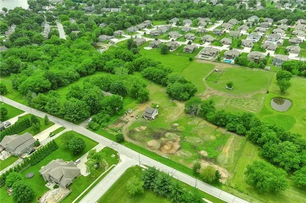 4400 Doc Henry RD, Lee's Summit, MO 64082