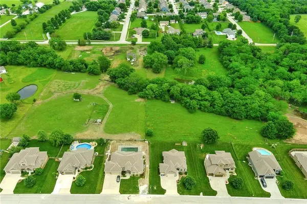 4400 Doc Henry RD, Lee's Summit, MO 64082