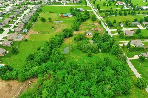 4400 Doc Henry RD, Lee's Summit, MO 64082