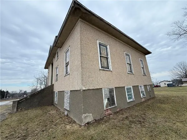 601 6th ST, Blythedale, MO 64426