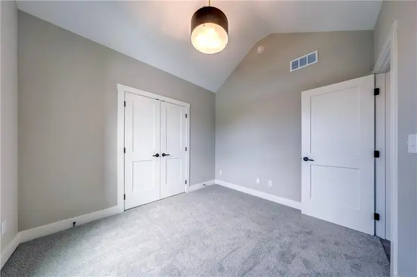 32478 W 168th CT, Gardner, KS 66030