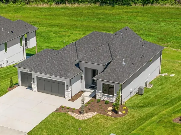 2825 SW Heartland RD, Lee's Summit, MO 64082