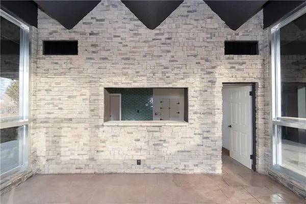 6909 Prospect AVE, Kansas City, MO 64132