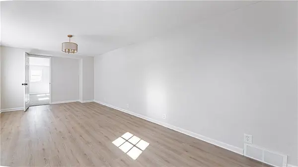 808 NE Russell RD, Kansas City, MO 64116