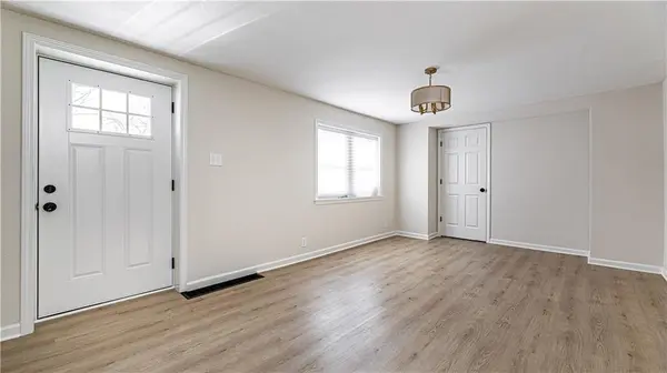 808 NE Russell RD, Kansas City, MO 64116