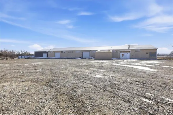 1108 E 4th TER, Garnett, KS 66032