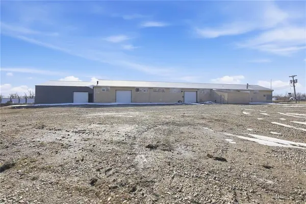 1108 E 4th TER, Garnett, KS 66032