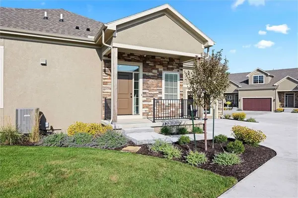 17394 S Raintree DR #Bldg I Unit 33, Olathe, KS 66062