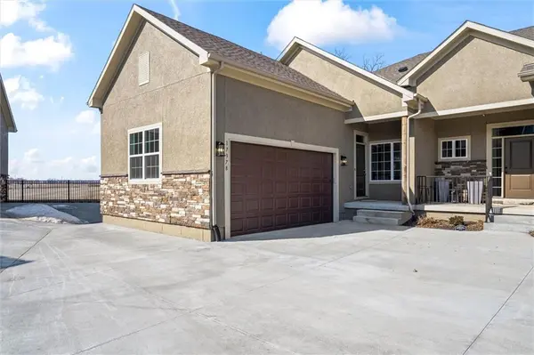 17378 S Raintree DR #Bldg J Unit 37, Olathe, KS 66062