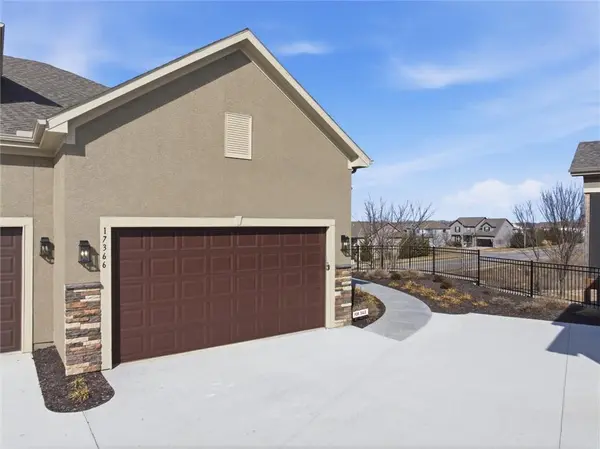 17366 S Raintree DR #Bldg J Unit 40, Olathe, KS 66062