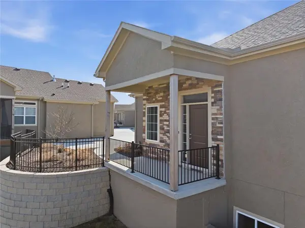 17366 S Raintree DR #Bldg J Unit 40, Olathe, KS 66062