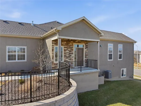 17366 S Raintree DR #Bldg J Unit 40, Olathe, KS 66062